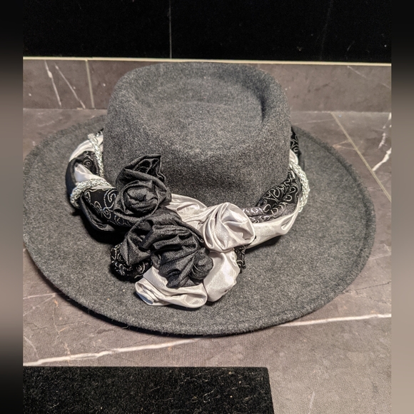 Women's 100% Wool Felt, Brimmed Hat - Picture 7 of 8